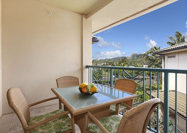 Penthouse G405 at the Waipouli Beach Resort has gorgeous mountain views