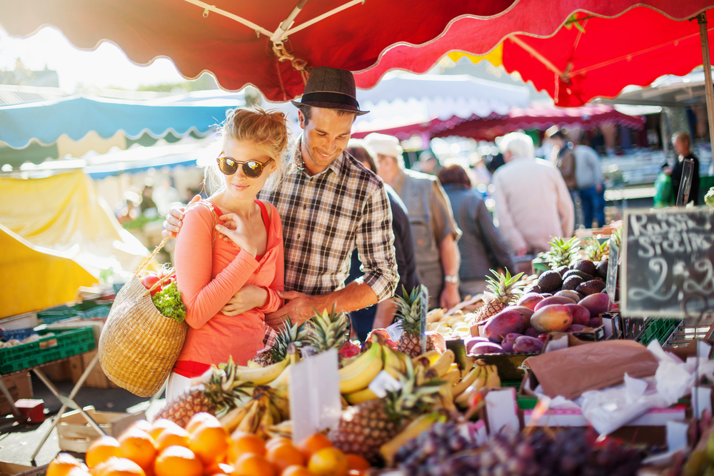 Two people at a Kauai farmers market.